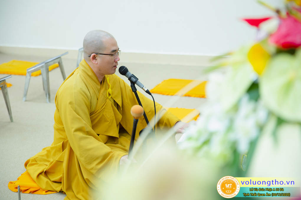 hinh-anh-cong-tu-le-via-duc-phat-a-di-da-ngay-30-12-2020-chua-quan-the-am-duc-trong-lam-dong-9.jpg