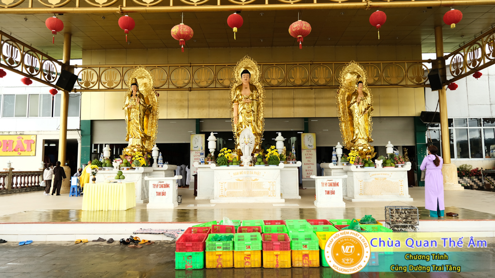 hinh-anh-cung-duong-trai-tang-ngay-1-5-2022-chua-quan-the-am-duc-trong-lam-dong-1.jpg