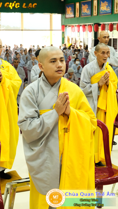 hinh-anh-cung-duong-trai-tang-ngay-1-5-2022-chua-quan-the-am-duc-trong-lam-dong-15.jpg