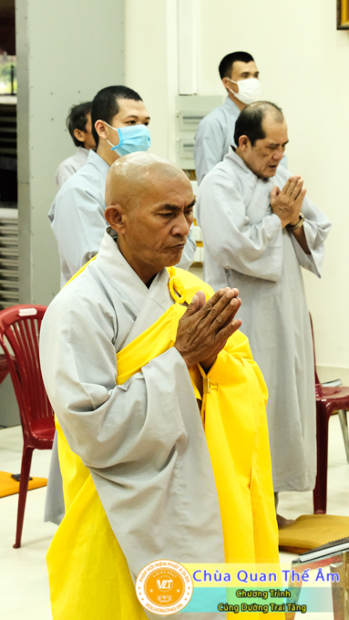 hinh-anh-cung-duong-trai-tang-ngay-1-5-2022-chua-quan-the-am-duc-trong-lam-dong-17.jpg