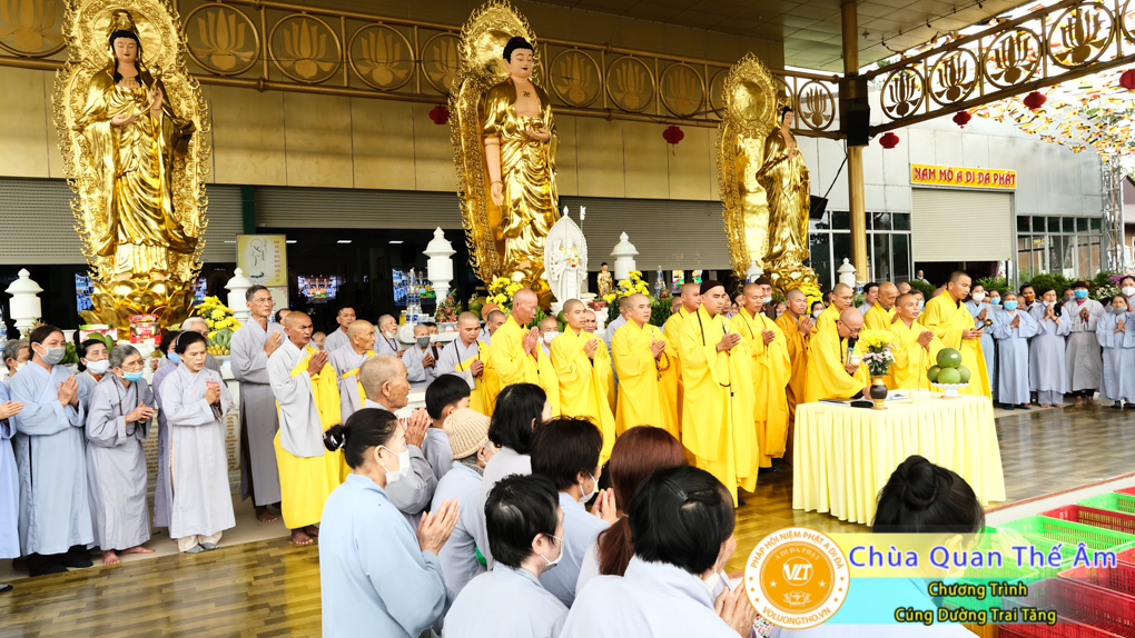 hinh-anh-cung-duong-trai-tang-ngay-1-5-2022-chua-quan-the-am-duc-trong-lam-dong-28.jpg