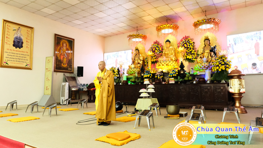 hinh-anh-cung-duong-trai-tang-ngay-1-5-2022-chua-quan-the-am-duc-trong-lam-dong-34.jpg