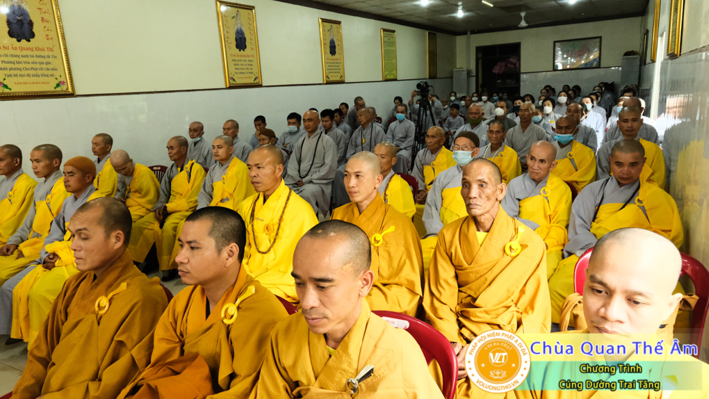 hinh-anh-cung-duong-trai-tang-ngay-1-5-2022-chua-quan-the-am-duc-trong-lam-dong-37.jpg