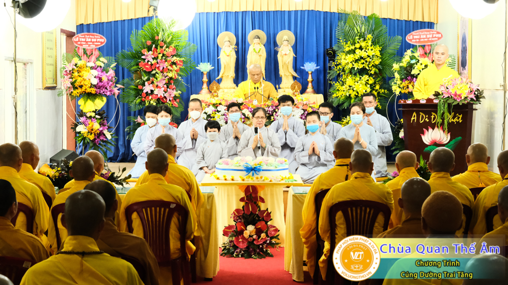 hinh-anh-cung-duong-trai-tang-ngay-1-5-2022-chua-quan-the-am-duc-trong-lam-dong-39.jpg