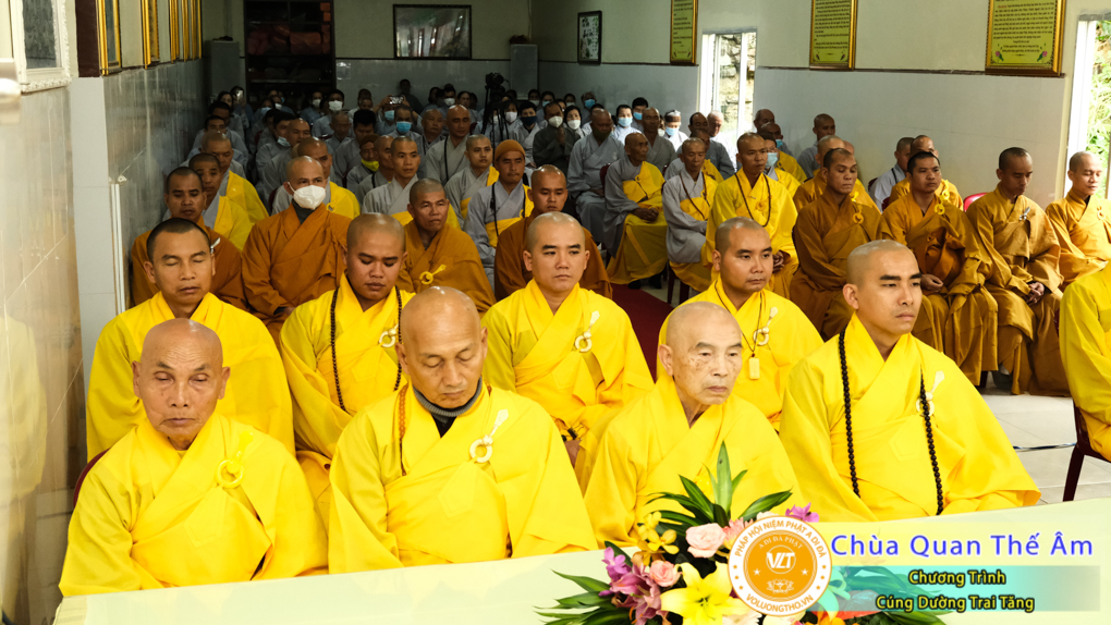 hinh-anh-cung-duong-trai-tang-ngay-1-5-2022-chua-quan-the-am-duc-trong-lam-dong-43.jpg