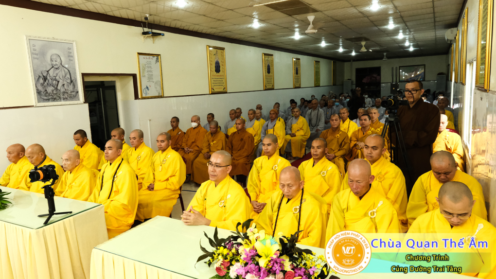 hinh-anh-cung-duong-trai-tang-ngay-1-5-2022-chua-quan-the-am-duc-trong-lam-dong-46.jpg