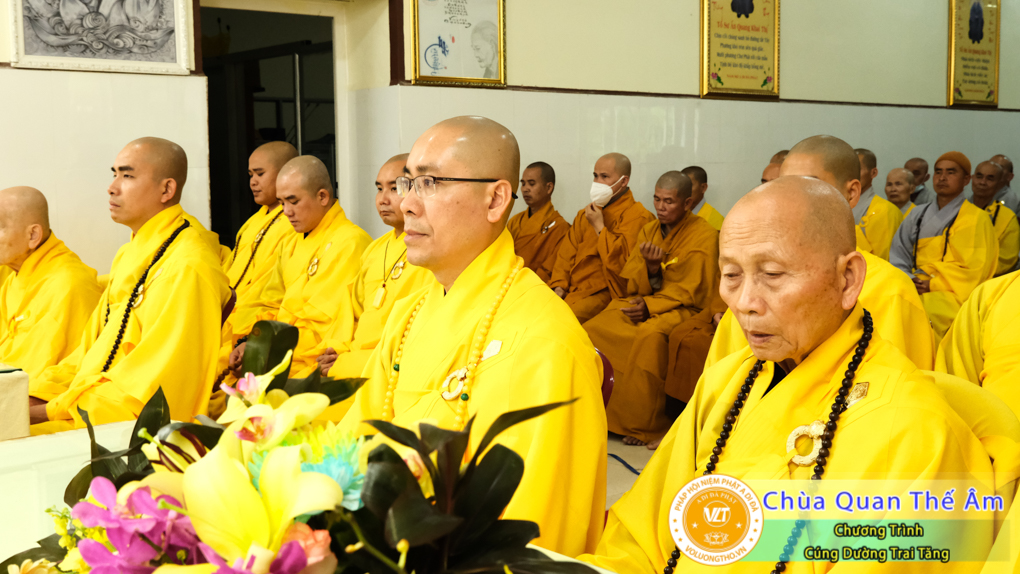 hinh-anh-cung-duong-trai-tang-ngay-1-5-2022-chua-quan-the-am-duc-trong-lam-dong-48.jpg
