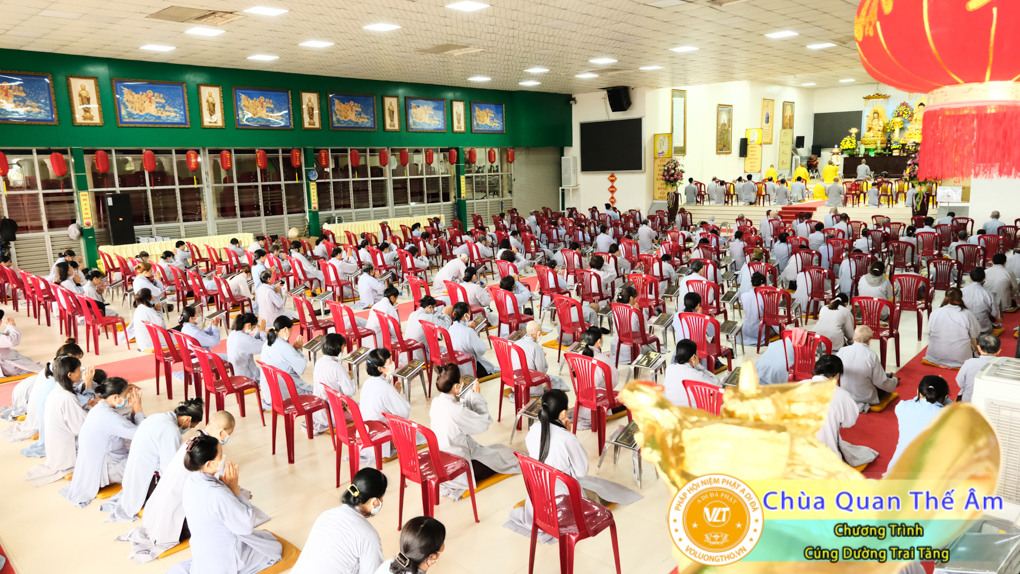 hinh-anh-cung-duong-trai-tang-ngay-1-5-2022-chua-quan-the-am-duc-trong-lam-dong-5.jpg