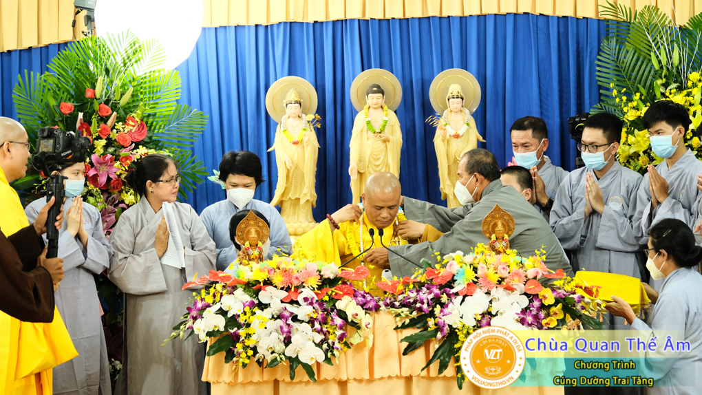 hinh-anh-cung-duong-trai-tang-ngay-1-5-2022-chua-quan-the-am-duc-trong-lam-dong-54.jpg