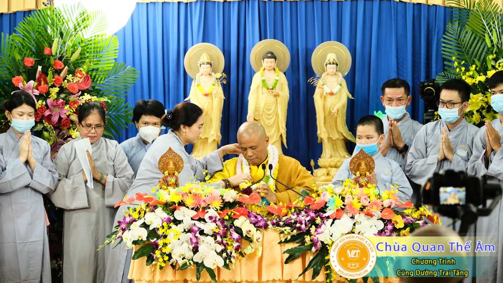 hinh-anh-cung-duong-trai-tang-ngay-1-5-2022-chua-quan-the-am-duc-trong-lam-dong-57.jpg
