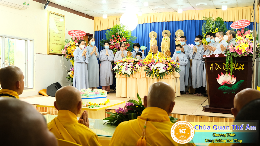 hinh-anh-cung-duong-trai-tang-ngay-1-5-2022-chua-quan-the-am-duc-trong-lam-dong-62.jpg