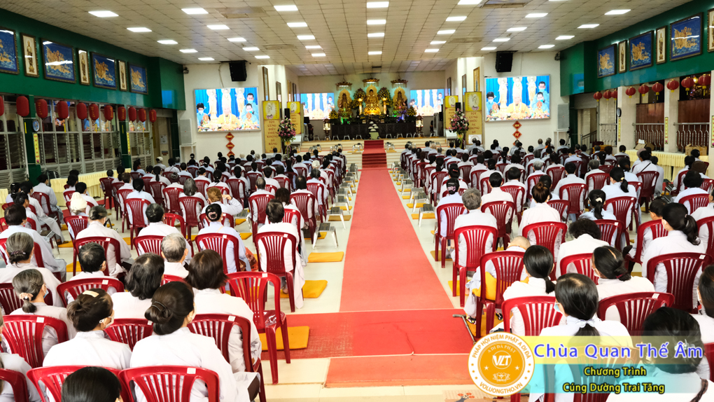 hinh-anh-cung-duong-trai-tang-ngay-1-5-2022-chua-quan-the-am-duc-trong-lam-dong-64.jpg