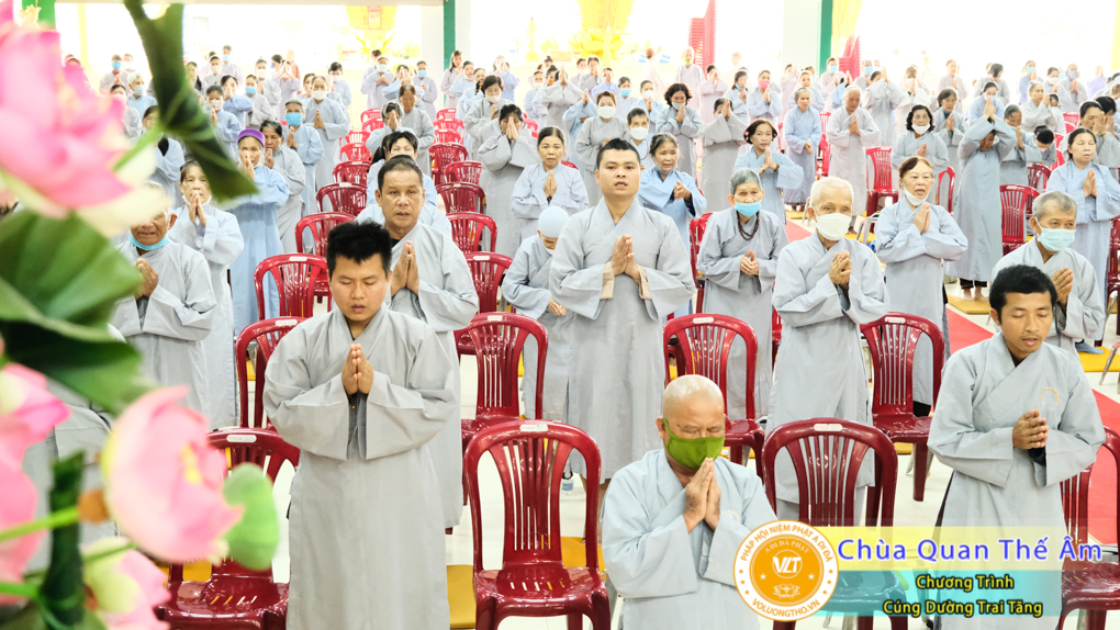 hinh-anh-cung-duong-trai-tang-ngay-1-5-2022-chua-quan-the-am-duc-trong-lam-dong-9.jpg