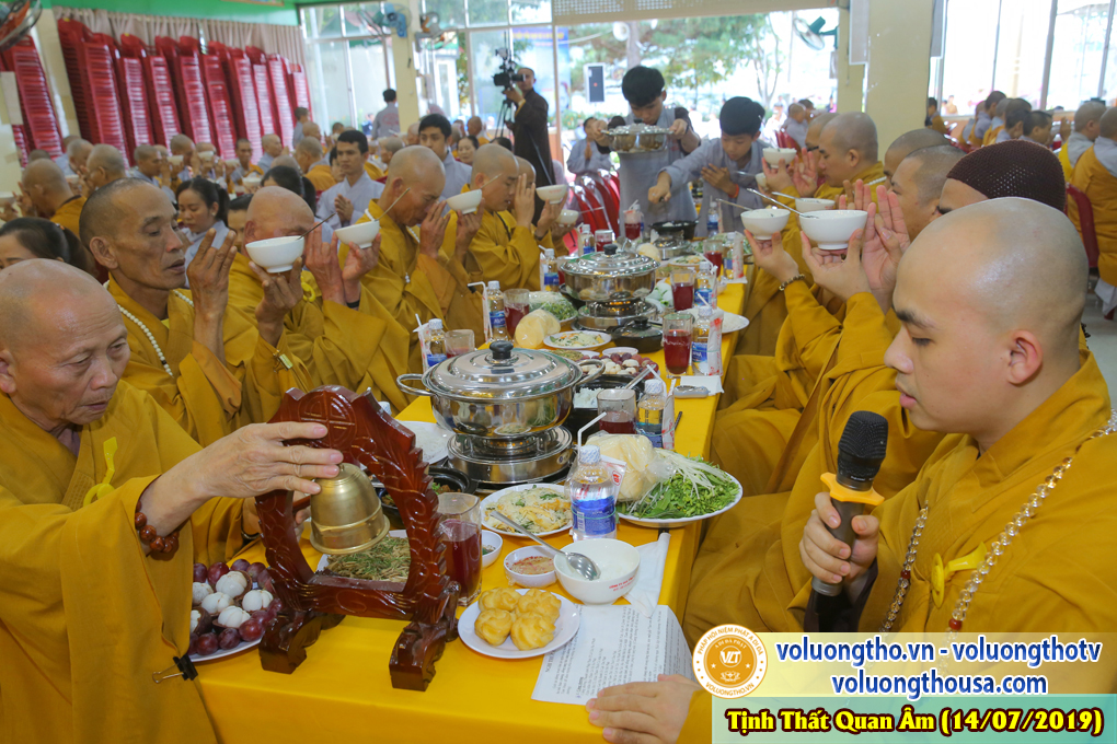 hinh-anh-cung-duong-trai-tang-ngay-14-07-2019-chua-quan-the-am-duc-trong-lam-dong-20.jpg