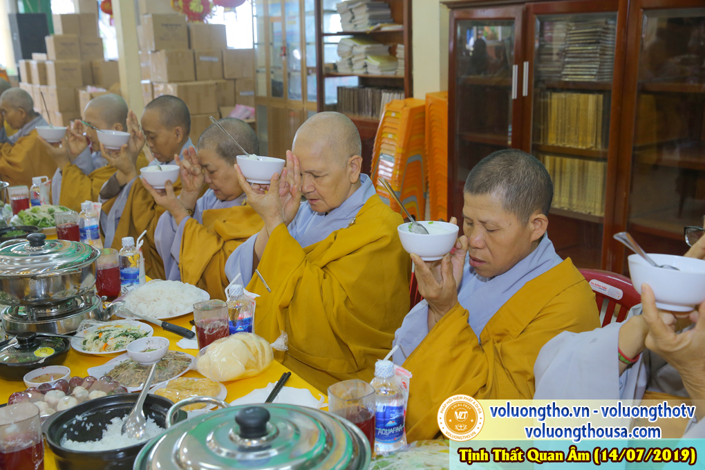 hinh-anh-cung-duong-trai-tang-ngay-14-07-2019-chua-quan-the-am-duc-trong-lam-dong-21.jpg