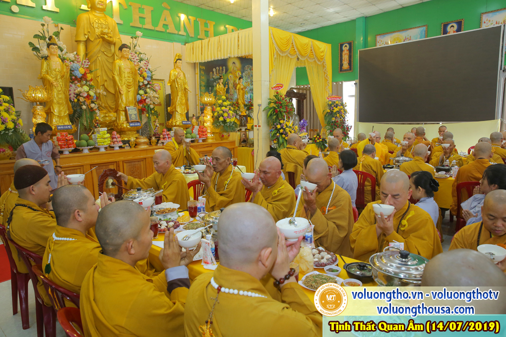 hinh-anh-cung-duong-trai-tang-ngay-14-07-2019-chua-quan-the-am-duc-trong-lam-dong-22.jpg