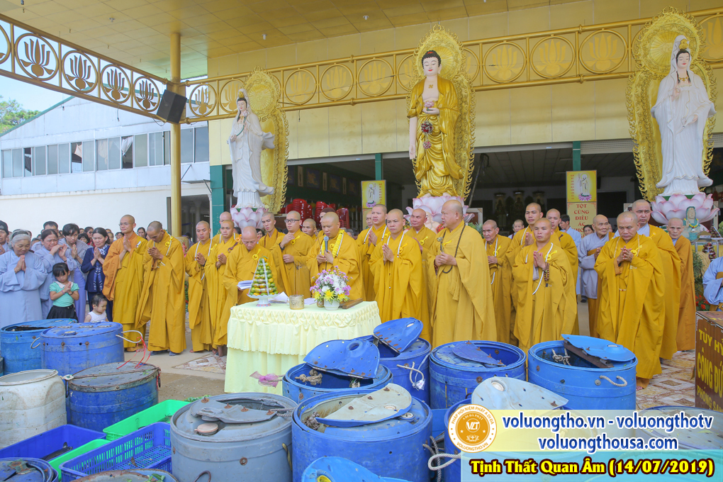 hinh-anh-cung-duong-trai-tang-ngay-14-07-2019-chua-quan-the-am-duc-trong-lam-dong-27.jpg