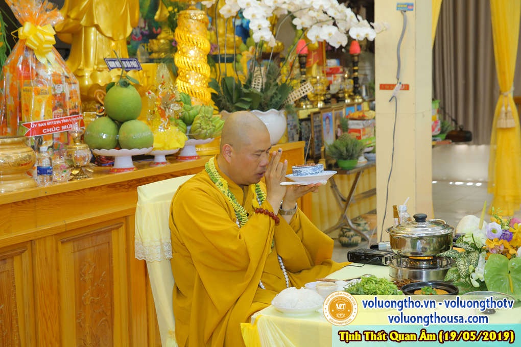 hinh-anh-cung-duong-trai-tang-ngay-19-05-2019-chua-quan-the-am-duc-trong-lam-dong-20.jpg