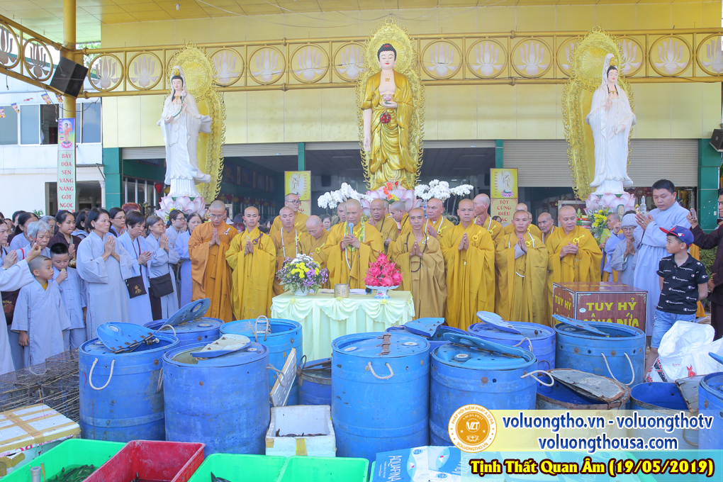hinh-anh-cung-duong-trai-tang-ngay-19-05-2019-chua-quan-the-am-duc-trong-lam-dong-27.jpg