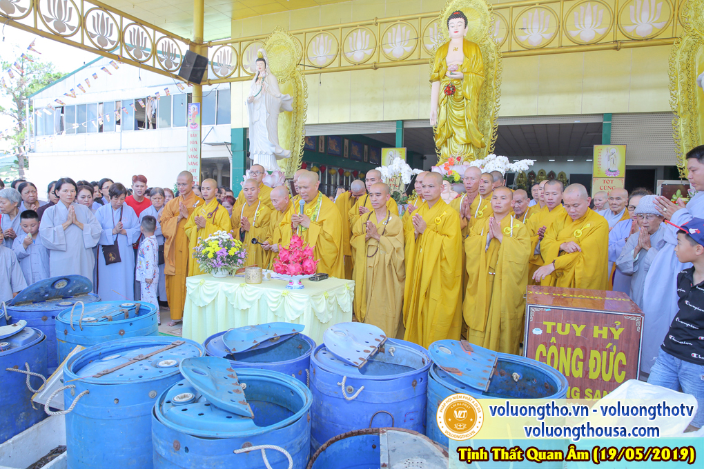 hinh-anh-cung-duong-trai-tang-ngay-19-05-2019-chua-quan-the-am-duc-trong-lam-dong-28.jpg