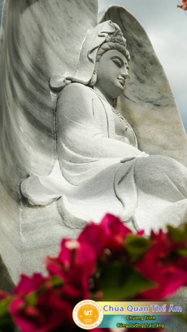 hinh-anh-cung-duong-trai-tang-ngay-8-5-2022-chua-quan-the-am-duc-trong-lam-dong-22.jpg