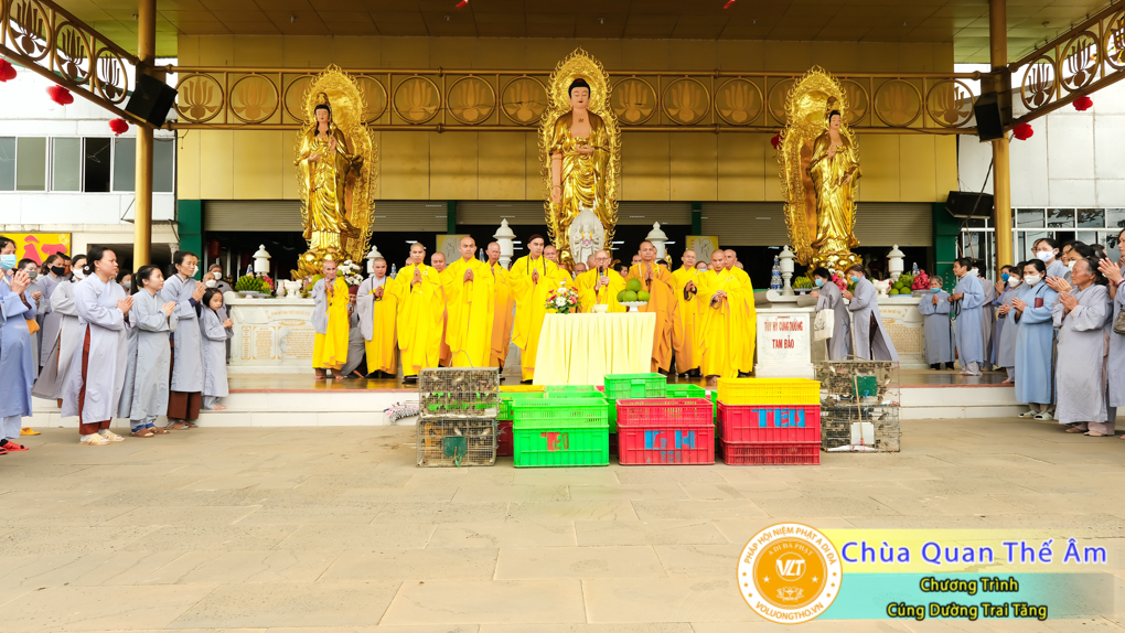 hinh-anh-cung-duong-trai-tang-ngay-8-5-2022-chua-quan-the-am-duc-trong-lam-dong-26.jpg