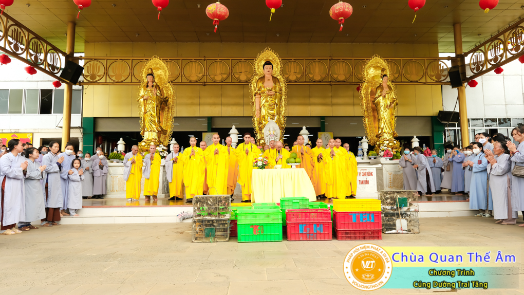 hinh-anh-cung-duong-trai-tang-ngay-8-5-2022-chua-quan-the-am-duc-trong-lam-dong-27.jpg