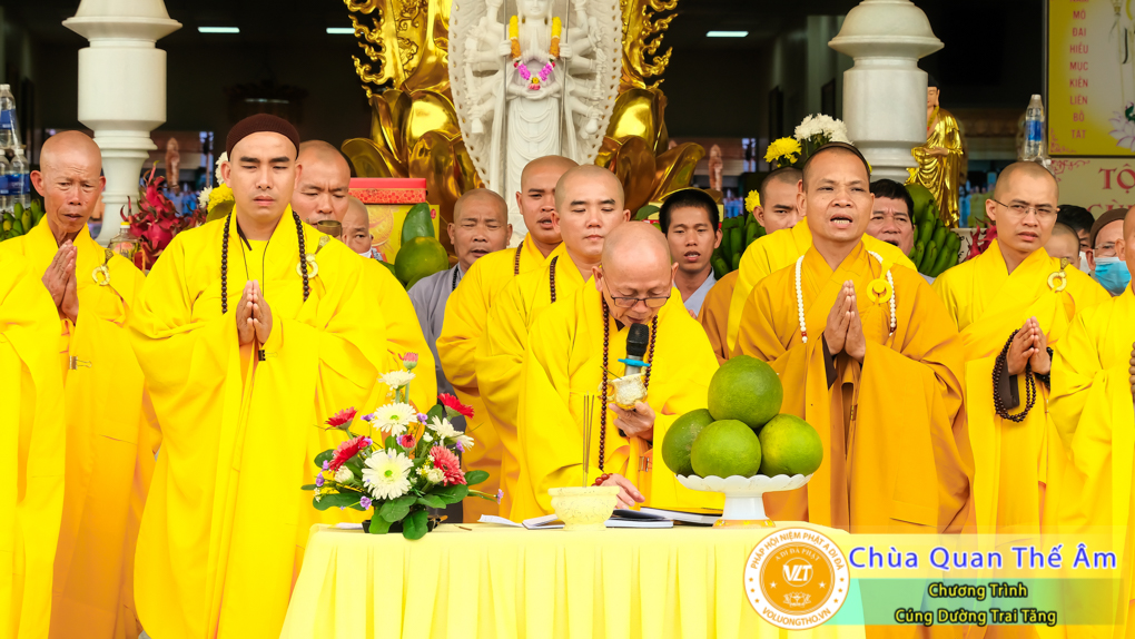 hinh-anh-cung-duong-trai-tang-ngay-8-5-2022-chua-quan-the-am-duc-trong-lam-dong-30.jpg