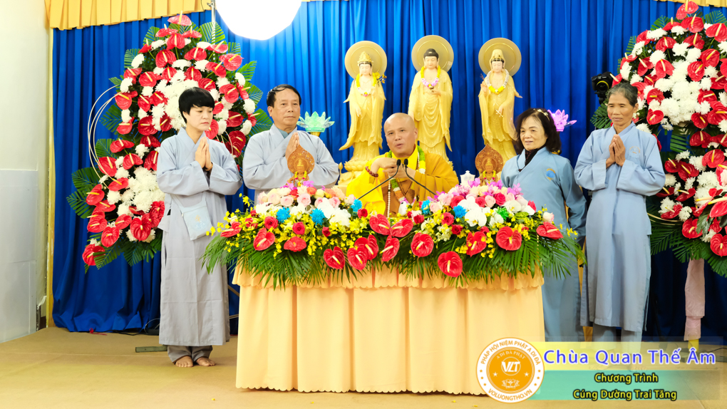 hinh-anh-cung-duong-trai-tang-ngay-8-5-2022-chua-quan-the-am-duc-trong-lam-dong-47.jpg
