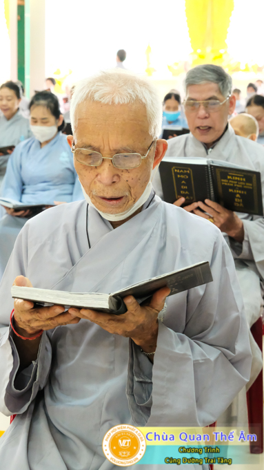 hinh-anh-cung-duong-trai-tang-ngay-8-5-2022-chua-quan-the-am-duc-trong-lam-dong-8.jpg