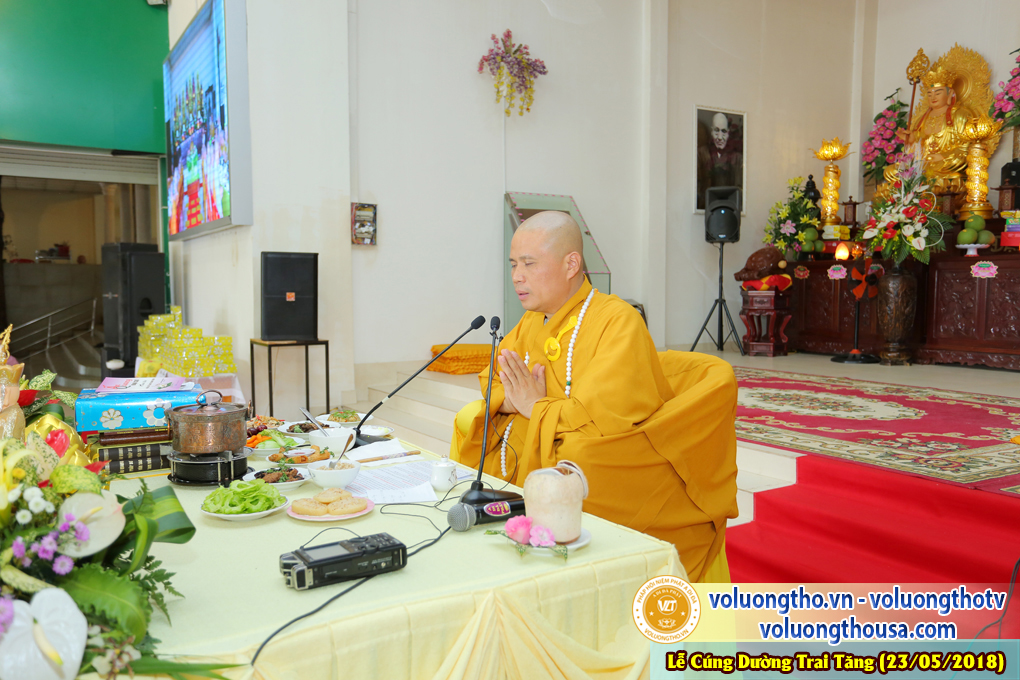 hinh-anh-cung-duong-trai-tang-tai-chua-quan-the-am-chua-quan-the-am-duc-trong-lam-dong-16.jpg