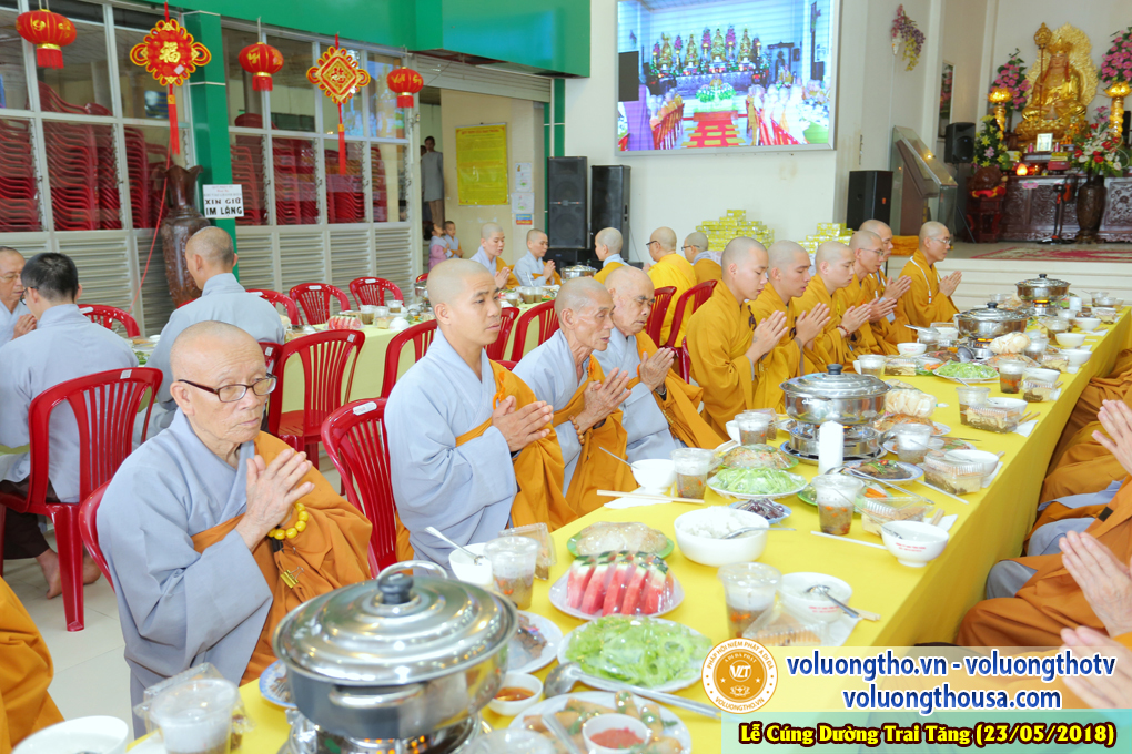 hinh-anh-cung-duong-trai-tang-tai-chua-quan-the-am-chua-quan-the-am-duc-trong-lam-dong-17.jpg
