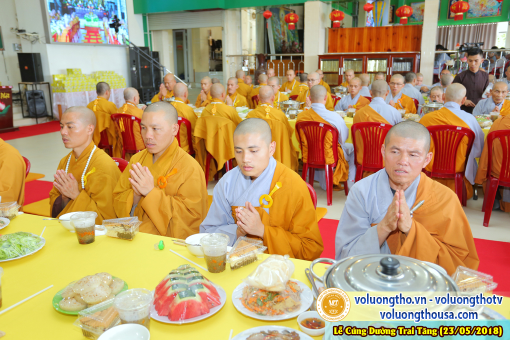 hinh-anh-cung-duong-trai-tang-tai-chua-quan-the-am-chua-quan-the-am-duc-trong-lam-dong-18.jpg