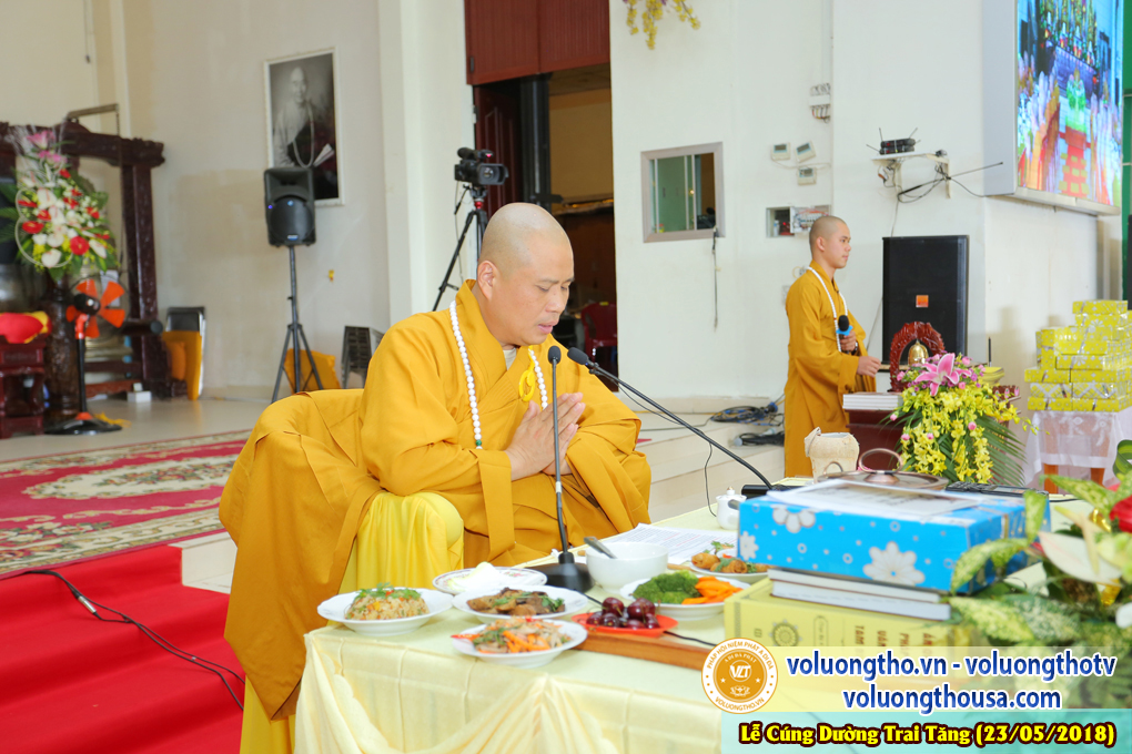 hinh-anh-cung-duong-trai-tang-tai-chua-quan-the-am-chua-quan-the-am-duc-trong-lam-dong-19.jpg
