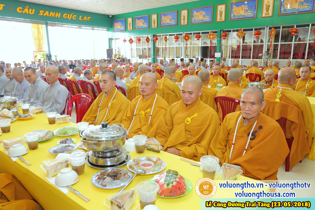 hinh-anh-cung-duong-trai-tang-tai-chua-quan-the-am-chua-quan-the-am-duc-trong-lam-dong-2.jpg