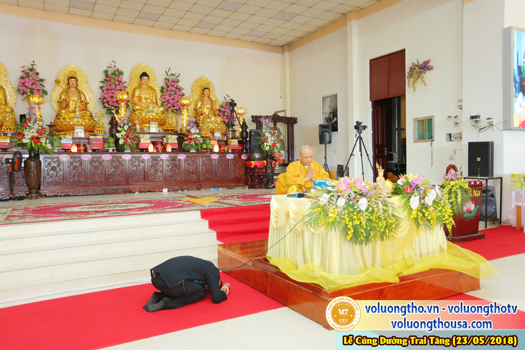 hinh-anh-cung-duong-trai-tang-tai-chua-quan-the-am-chua-quan-the-am-duc-trong-lam-dong-22.jpg