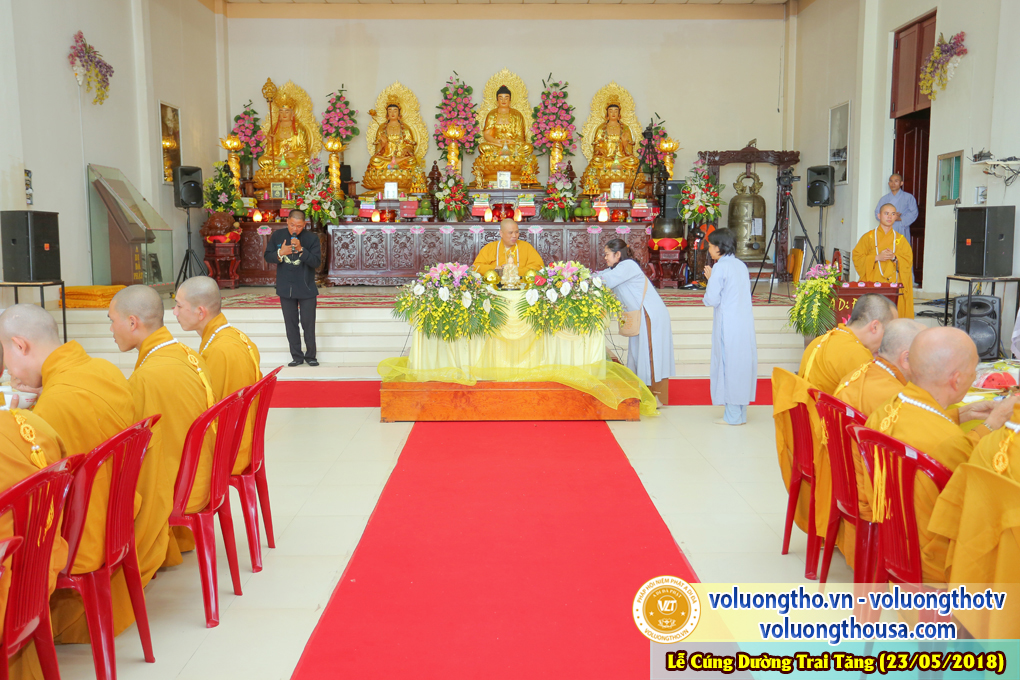hinh-anh-cung-duong-trai-tang-tai-chua-quan-the-am-chua-quan-the-am-duc-trong-lam-dong-23.jpg