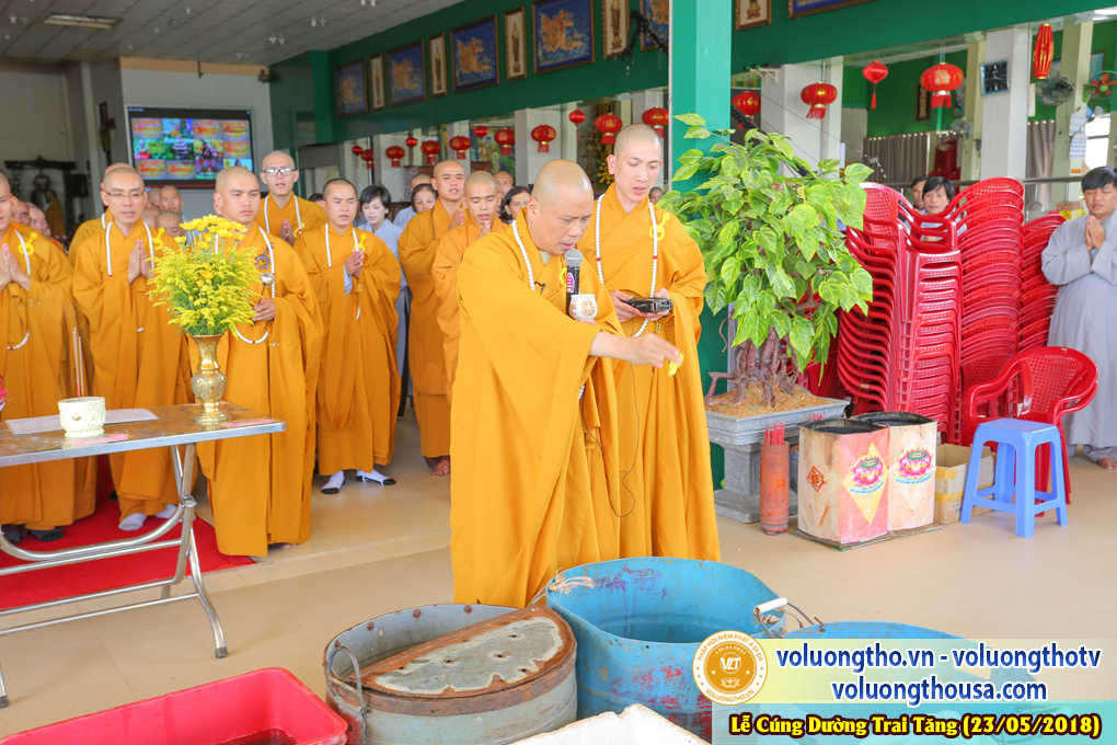 hinh-anh-cung-duong-trai-tang-tai-chua-quan-the-am-chua-quan-the-am-duc-trong-lam-dong-25.jpg