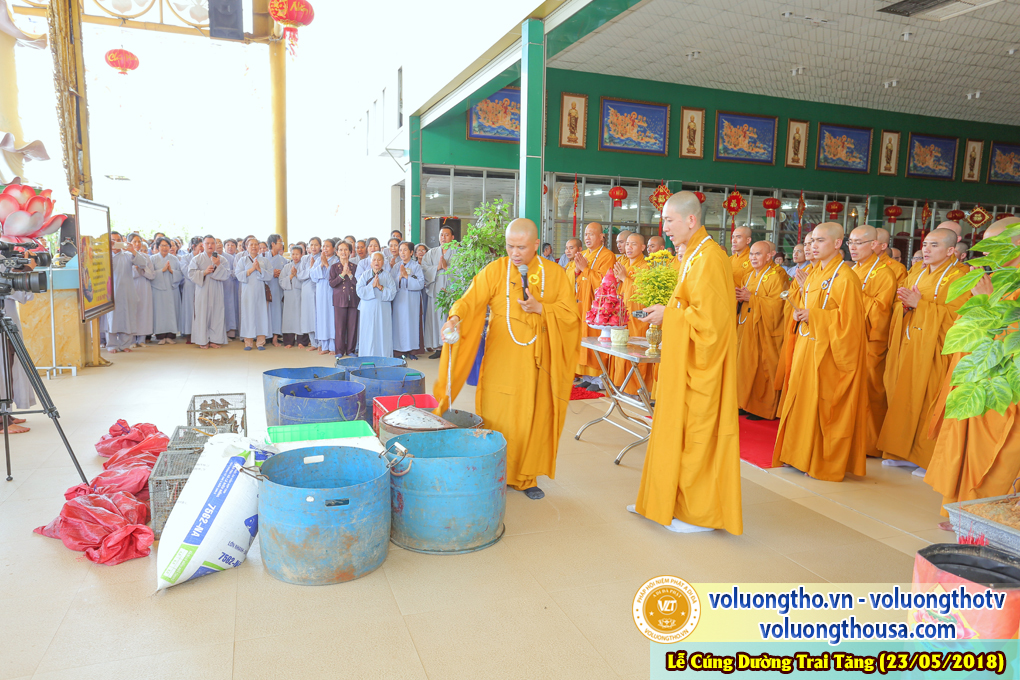 hinh-anh-cung-duong-trai-tang-tai-chua-quan-the-am-chua-quan-the-am-duc-trong-lam-dong-27.jpg
