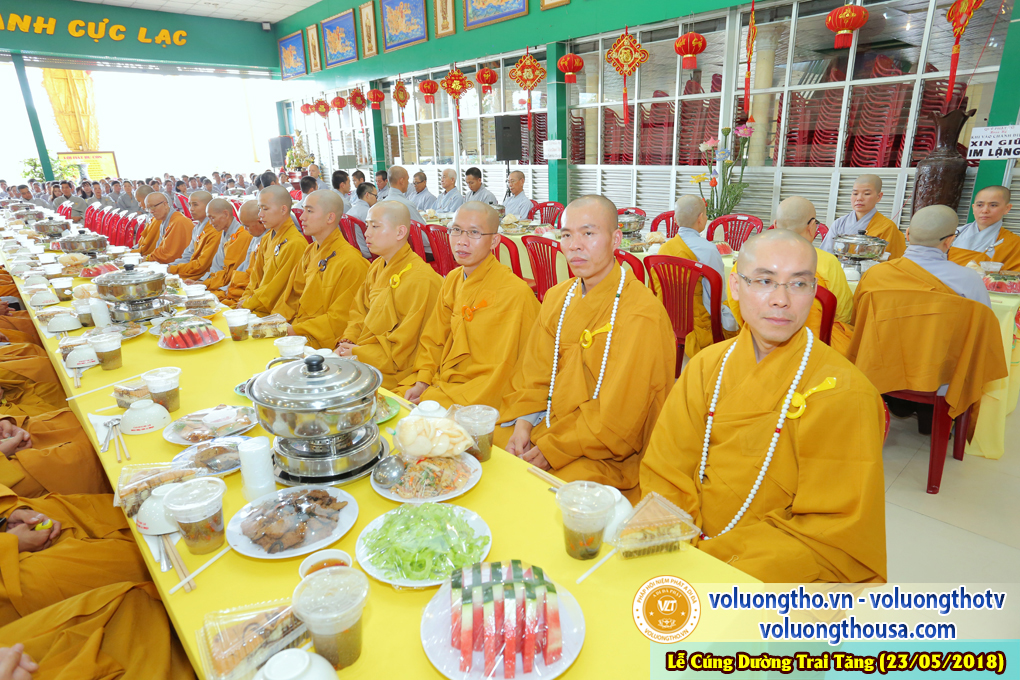 hinh-anh-cung-duong-trai-tang-tai-chua-quan-the-am-chua-quan-the-am-duc-trong-lam-dong-5.jpg