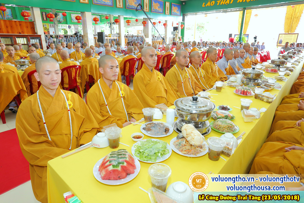 hinh-anh-cung-duong-trai-tang-tai-chua-quan-the-am-chua-quan-the-am-duc-trong-lam-dong-6.jpg