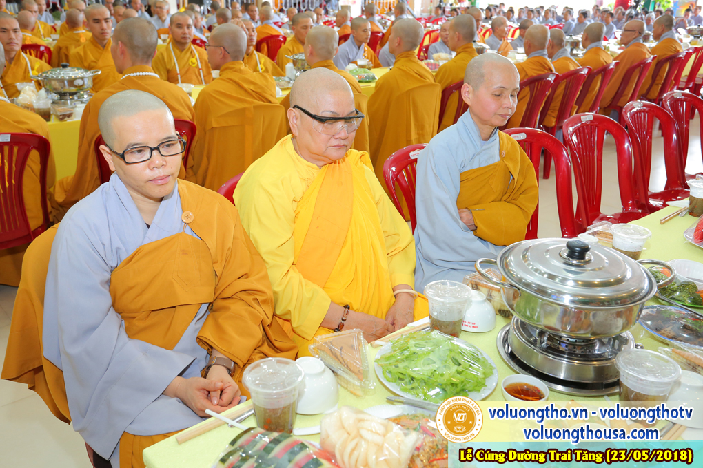 hinh-anh-cung-duong-trai-tang-tai-chua-quan-the-am-chua-quan-the-am-duc-trong-lam-dong-7.jpg