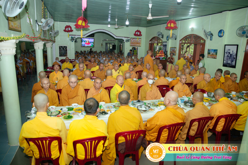hinh-anh-cung-duong-trai-tang-tai-to-dinh-huong-nghiem-ngay-29-05-2022-chua-quan-the-am-duc-trong-lam-dong-11.jpg