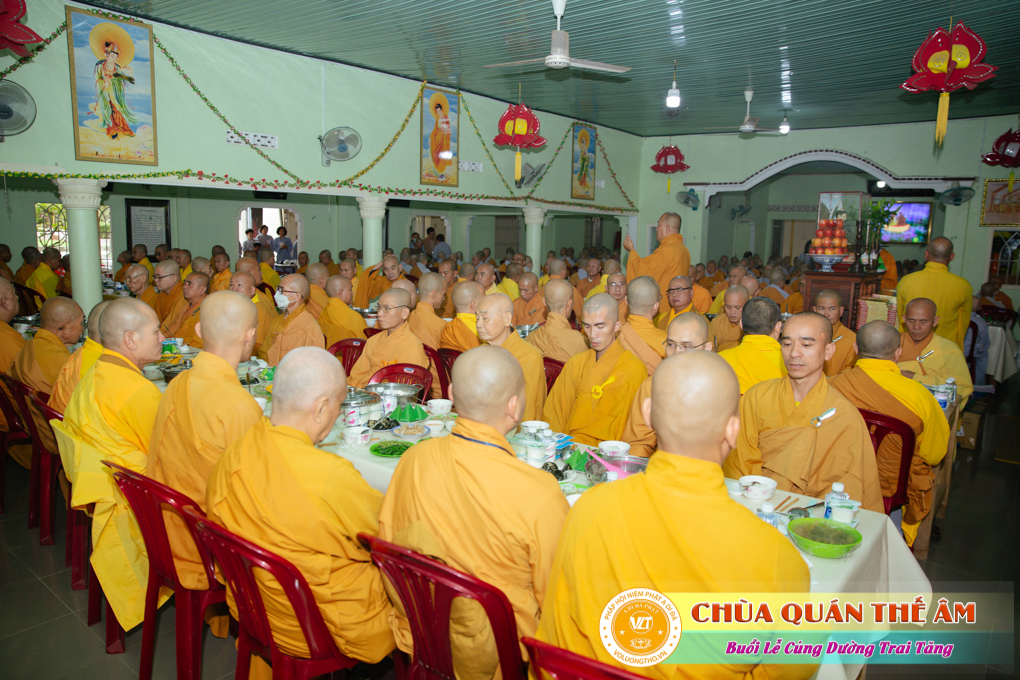 hinh-anh-cung-duong-trai-tang-tai-to-dinh-huong-nghiem-ngay-29-05-2022-chua-quan-the-am-duc-trong-lam-dong-12.jpg