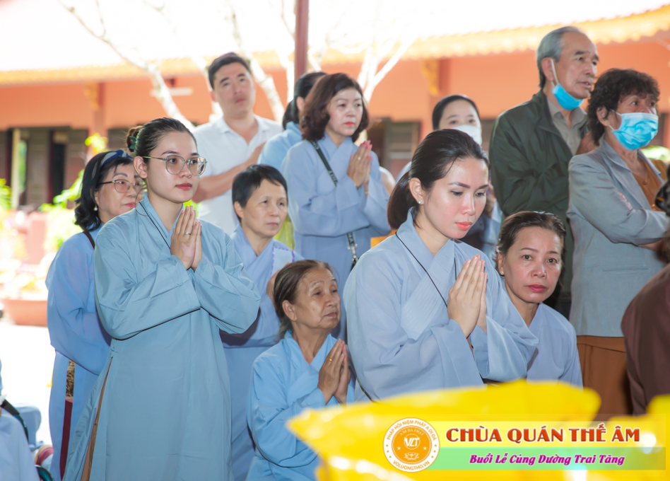 hinh-anh-cung-duong-trai-tang-tai-to-dinh-huong-nghiem-ngay-29-05-2022-chua-quan-the-am-duc-trong-lam-dong-14.jpg