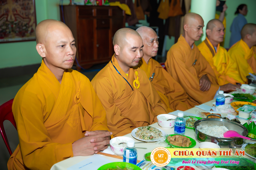 hinh-anh-cung-duong-trai-tang-tai-to-dinh-huong-nghiem-ngay-29-05-2022-chua-quan-the-am-duc-trong-lam-dong-20.jpg