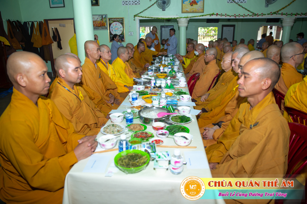 hinh-anh-cung-duong-trai-tang-tai-to-dinh-huong-nghiem-ngay-29-05-2022-chua-quan-the-am-duc-trong-lam-dong-21.jpg