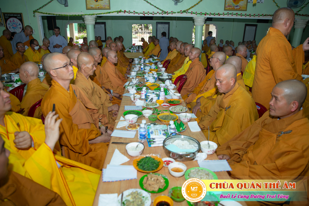 hinh-anh-cung-duong-trai-tang-tai-to-dinh-huong-nghiem-ngay-29-05-2022-chua-quan-the-am-duc-trong-lam-dong-22.jpg