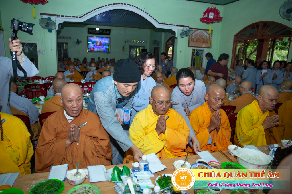 hinh-anh-cung-duong-trai-tang-tai-to-dinh-huong-nghiem-ngay-29-05-2022-chua-quan-the-am-duc-trong-lam-dong-23.jpg