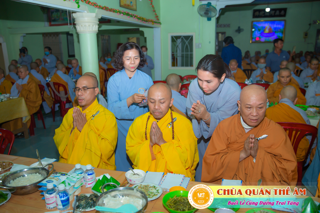 hinh-anh-cung-duong-trai-tang-tai-to-dinh-huong-nghiem-ngay-29-05-2022-chua-quan-the-am-duc-trong-lam-dong-24.jpg